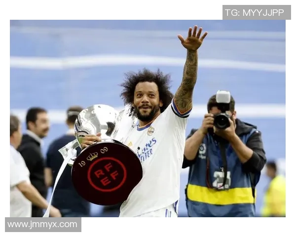 全球双子星足球球员排名盘点 争议与荣耀并存的顶级球员之争 全球双子星足球球员排名盘点 争议与荣耀并存的顶级球员之争